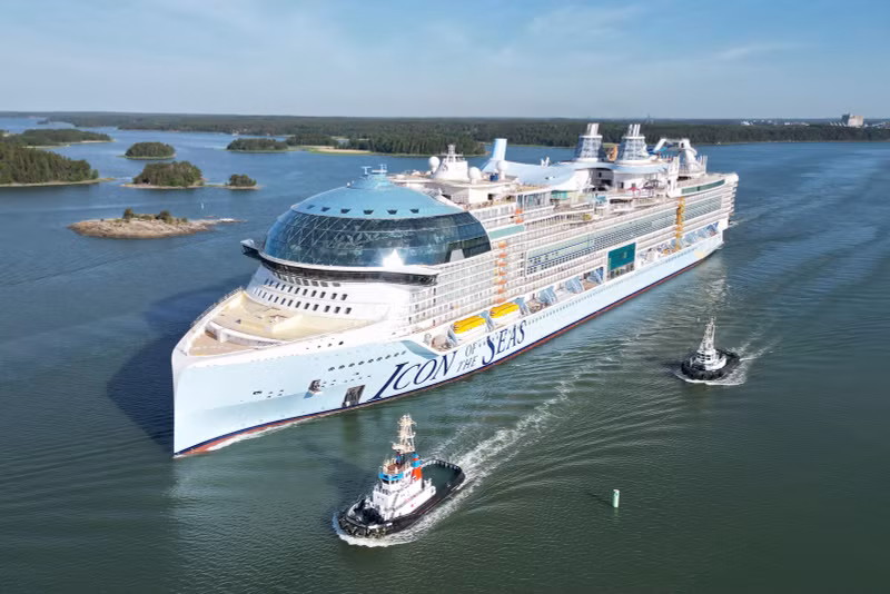 Tàu Icon of the Seas của Công ty Royal Caribbean International dự kiến sẽ là tàu du lịch lớn nhất thế giới khi đi vào hoạt động năm 2024. Tháng 6/2023, tàu bắt đầu chạy thử trên biển. Chùm ảnh vẻ sang trọng của siêu du thuyền khủng nhất thế giới