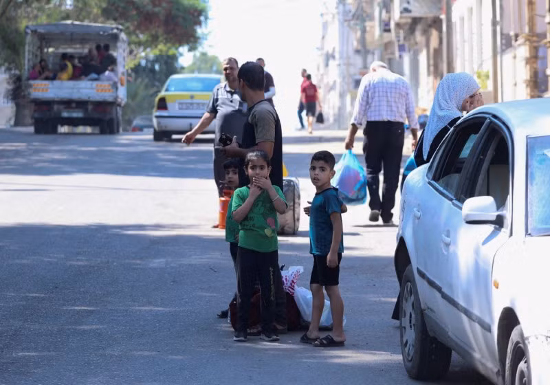 Hiệp hội Trăng lưỡi liềm đỏ Palestine cho biết: “Không có nơi nào an toàn trên toàn bộ Dải Gaza”. Hình ảnh người Palestine rời bỏ nhà cửa sau lệnh của Israel