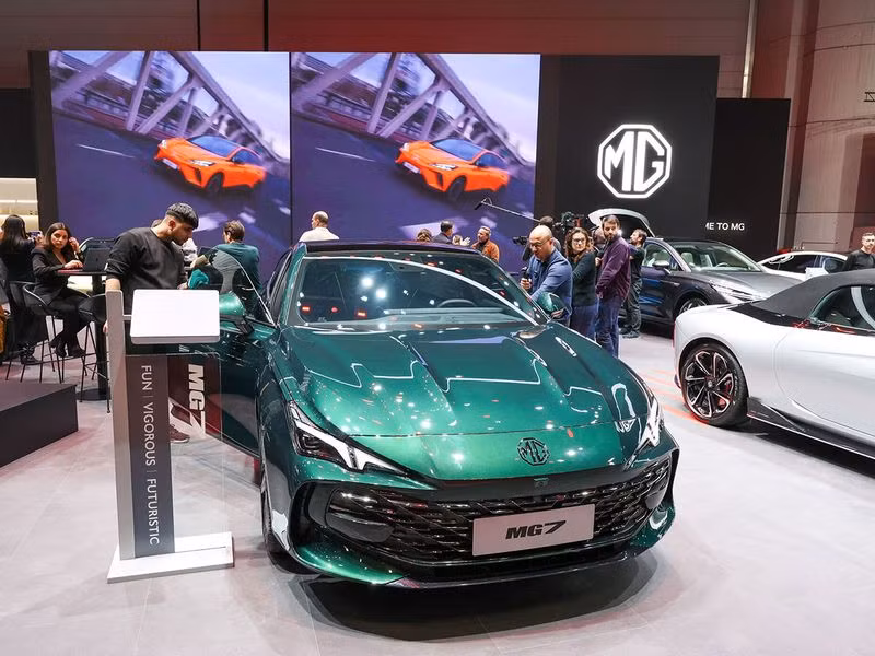 Một số nhà sản xuất ô tô, gồm thương hiệu huyền thoại MG của Anh, Renault của Pháp và BYD mới nổi của Trung Quốc đã đưa vào phòng trưng bày Geneva một loạt xe điện hấp dẫn. Chùm ảnh triển lãm ô tô quốc tế Geneva sau 5 năm bị trì hoãn