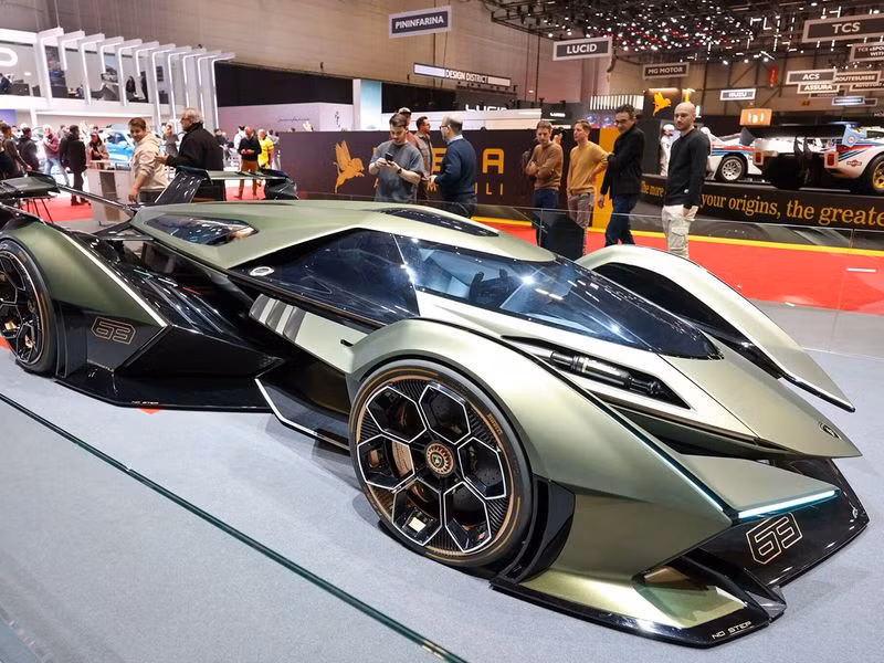 Một chiếc siêu xe Lamborghini Lambo V12 Vision Gran Turismo trong ngày thứ 2 của Triển lãm Ô tô Quốc tế Geneva ở Geneva, Thụy Sĩ ngày 27/2. Chùm ảnh triển lãm ô tô quốc tế Geneva sau 5 năm bị trì hoãn