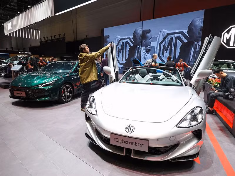 MG đã tung ra Cyberster chạy điện: Hãy nghĩ đến chiếc roadster cổ điển với bản nâng cấp công nghệ cao. Chùm ảnh triển lãm ô tô quốc tế Geneva sau 5 năm bị trì hoãn