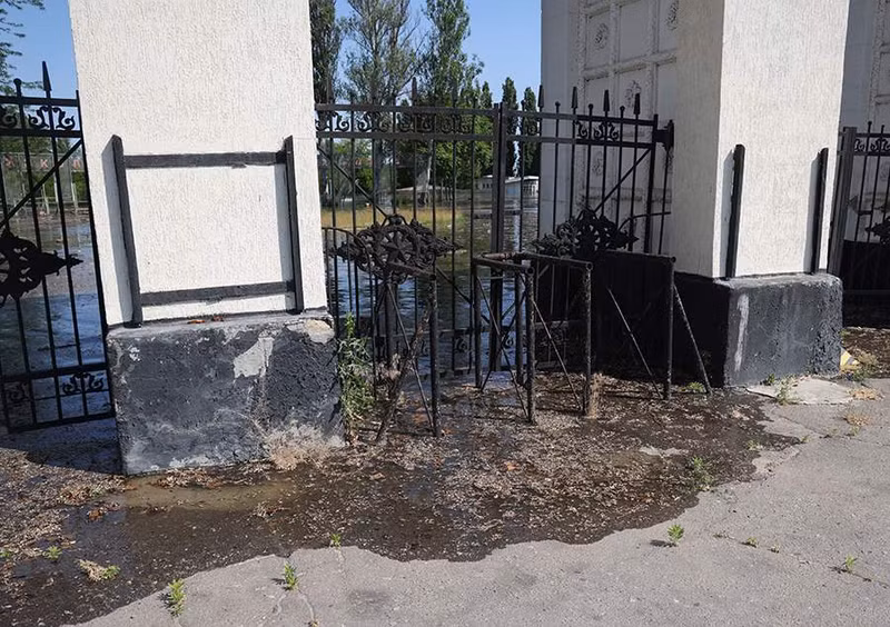 Sân vận động Energia bị ngập lụt sau cuộc tấn công ban đêm của Lực lượng Vũ trang Ukraine vào đập của nhà máy thủy điện Kakhovka. Chùm ảnh nhà máy thủy điện Kakhovka ngập lụt sau khi bị pháo kích