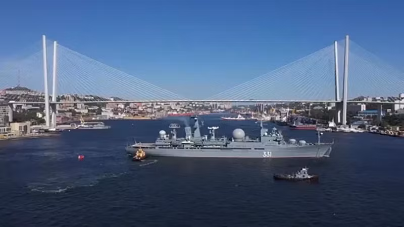 Tàu Marshal Krylov có khả năng theo dõi các vụ phóng tên lửa đạn đạo liên lục địa. Chùm ảnh kỷ niệm Ngày Hạm đội Thái Bình Dương