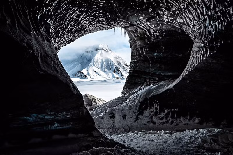 Một hình ảnh về sông băng Mýrdalsjökull của Iceland, chỏm băng lớn thứ 4 của nước này. Chùm những bức ảnh ấn tượng đoạt giải về môi trường