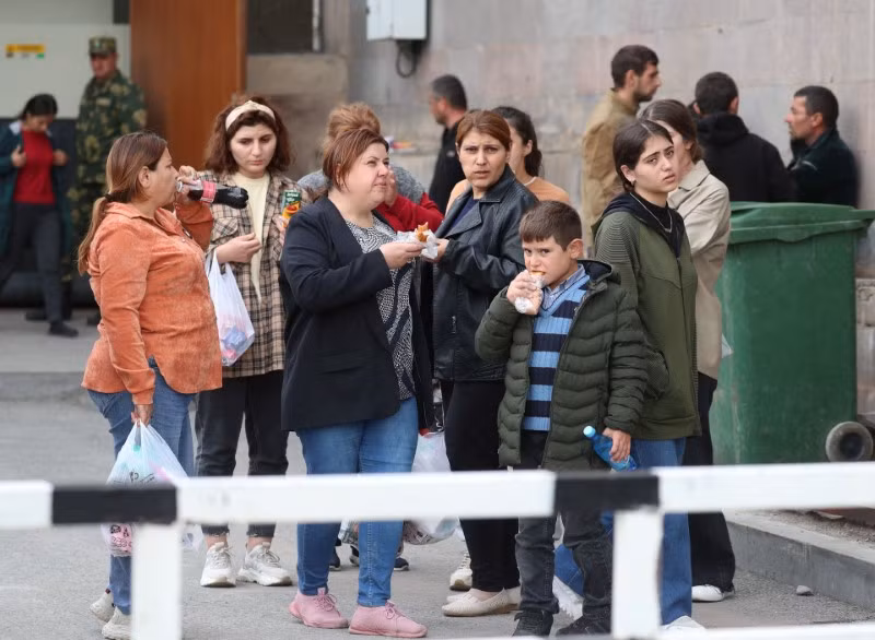Người tị nạn vùng Nagorno-Karabakh tại một trung tâm lưu trú tạm thời ở thị trấn Goris, Armenia. Chùm ảnh người Armenia ở Karabakh ồ ạt di cư