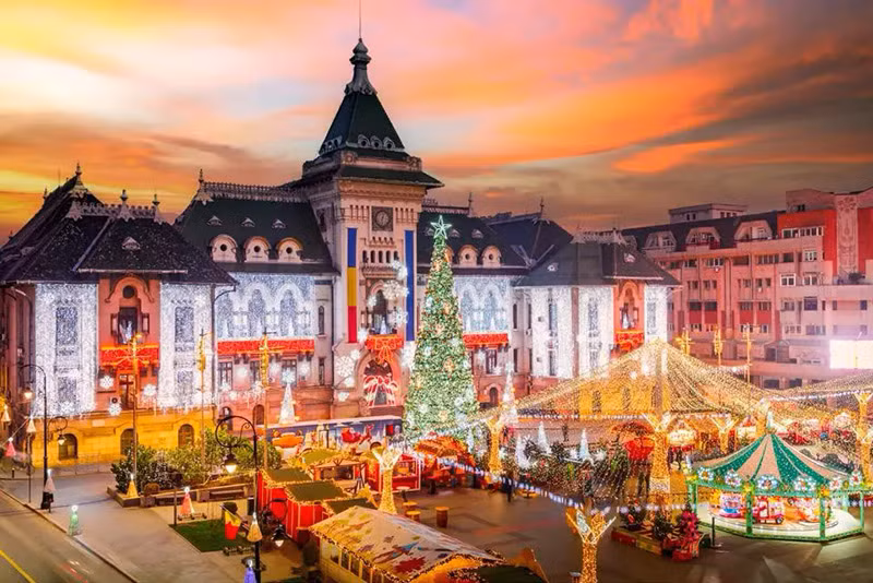 Năm nay, hãy khám phá niềm vui tuổi thơ tại Chợ Giáng sinh Craiova” EBD gợi ý. Điểm đến ở Romania này đã 4 lần liên tiếp được chọn nằm số những chợ Giáng sinh hàng đầu châu Âu. Những khu chợ Giáng sinh đẹp nhất châu Âu