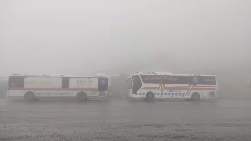 Tổng tham mưu trưởng quân đội Iran đã ra lệnh sử dụng mọi nguồn lực của quân đội và lực lượng Vệ binh Cách mạng tinh nhuệ cho các hoạt động tìm kiếm cứu nạn. Tính mạng Tổng thống Iran bị đe dọa sau vụ tai nạn máy bay