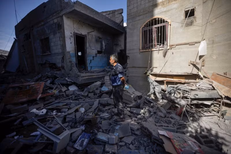 Tuy nhiên, khi có lệnh ngừng bắn không có tiếng súng nào được nghe thấy ở Khan Younis, phía nam lãnh thổ Palestine. Hình ảnh hàng nghìn người Palestine trở về Gaza