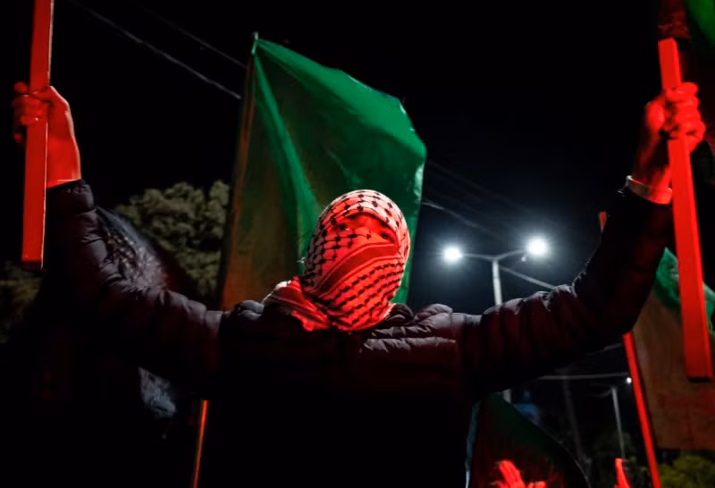 Hình ảnh biển người Palestine chờ tù nhân được trả tự do