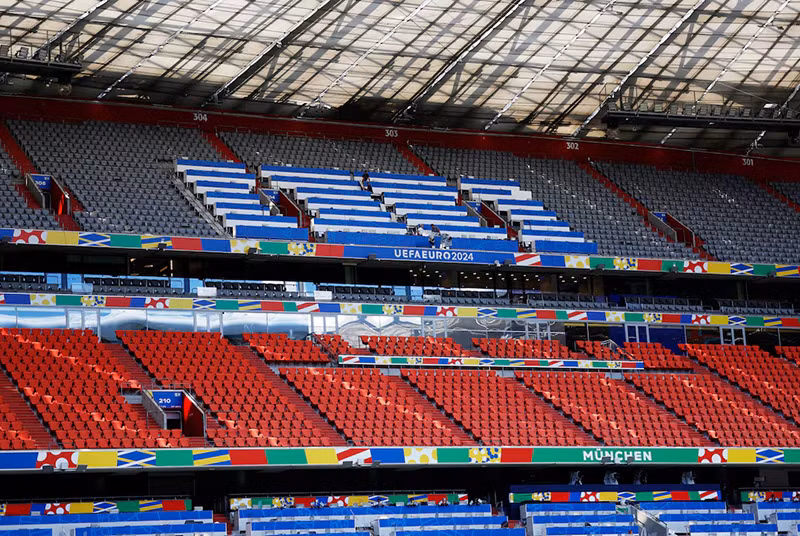 Allianz Arena không chỉ là điểm hội tụ của người hâm mộ bóng đá mà còn là biểu tượng kiến trúc hiện đại và lịch sử đẳng cấp của bóng đá thế giới. Cận cảnh sân vận động Munich diễn ra trận khai mạc EURO 2024