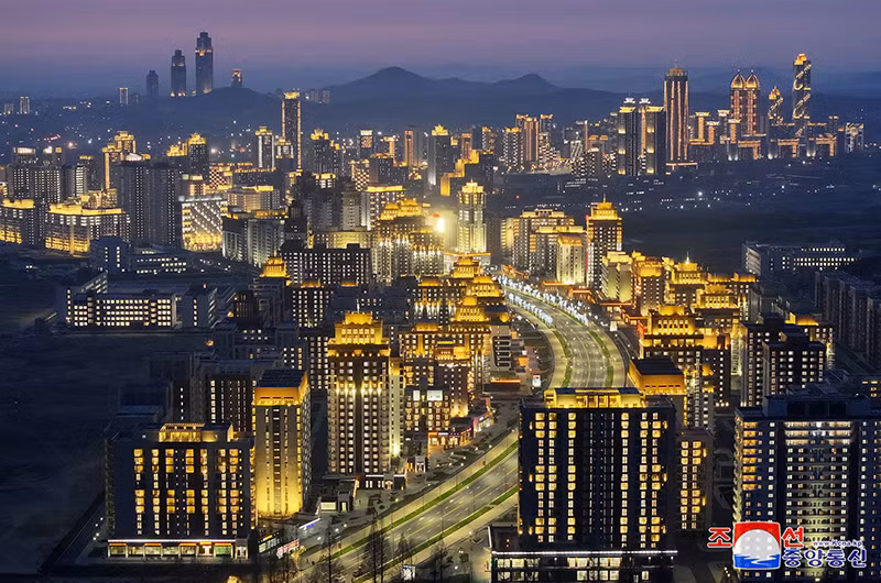 Một khu dân cư phát triển ở quận Hwasong. Chùm ảnh những công trình kiến trúc đô thị ấn tượng ở Triều Tiên