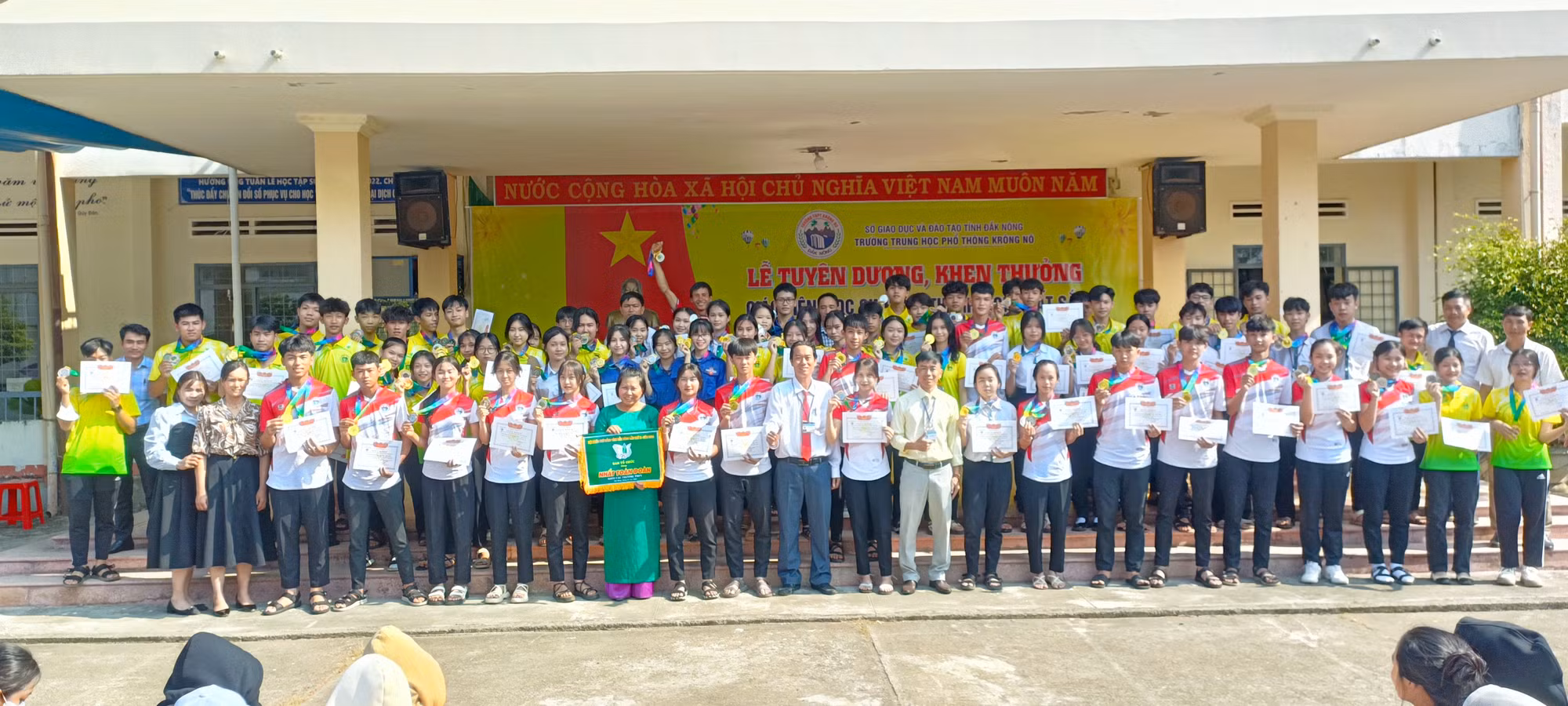 khen-thuong-2.jpg