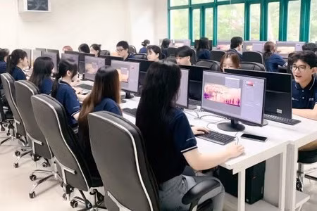 Sinh viên Trường Cao đẳng nghề Hoa Sen. Ảnh: NTCC