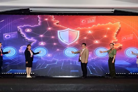 Ra mắt Câu lạc bộ "Niềm tin số" tỉnh Lâm Đồng. (Ảnh: Trang Thông tin điện tử Công an tỉnh Lâm Đồng).