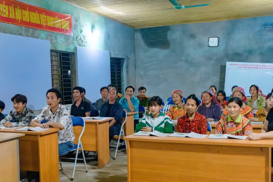 Lớp học giúp người dân từng bước mở rộng khả năng tiếp nhận kiến thức.