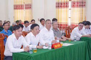 Các đại biểu tham dự tại Lễ trao quà tri ân.