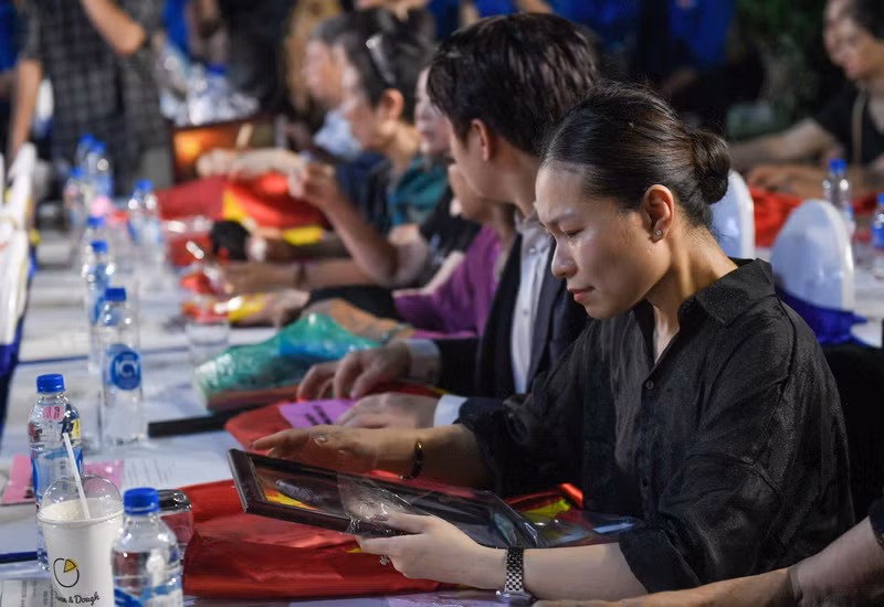 Thông qua Dự án này, Thành đoàn Hà Nội và các đơn vị đồng hành muốn gửi lời tri ân tới thế hệ cha anh đi trước đã ngã xuống vì nền độc lập, tự do của Tổ quốc, hòa bình, hạnh phúc của dân tộc hôm nay. z5674463113965_858d1558a7b28d4b0b927f8ce5d7c702.jpg