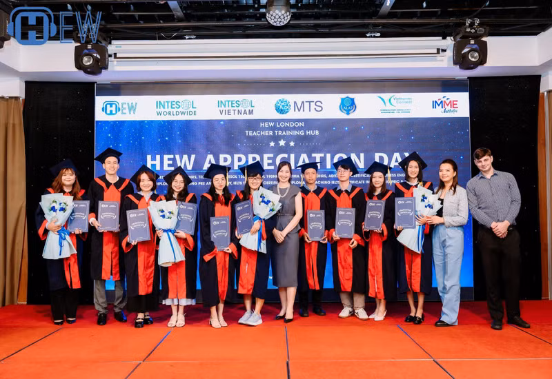Lễ Tri Ân - HEW Appreciation Day được tổ chức bởi HEW London nhằm tôn vinh 130 học viên đã hoàn thành xuất sắc khóa học và nhận được các chứng chỉ tiếng Anh quốc tế. IMG_8846.jpeg