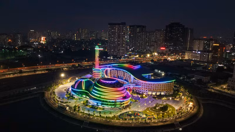 Cung Thiếu nhi Hà Nội có tổng diện tích gần 40.000m2, vị trí tại khu công viên và hồ điều hòa CV1 thuộc Khu đô thị mới Cầu Giấy, sát đường Phạm Hùng. cung thieu nhi moi-0239.jpg