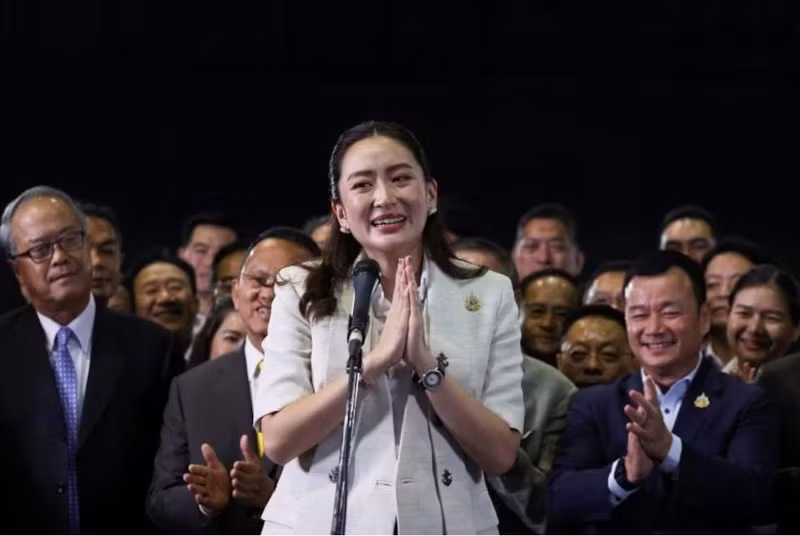 Hinh-anh-con-gai-ong-Thaksin-tro-thanh-thu-tuong-tre-nhat-Thai-Lan-1.jpg