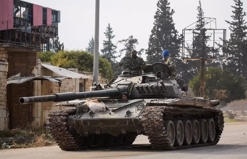 Hai nguồn tin quân sự Syria trước đó cho biết máy bay chiến đấu của Nga và Syria đã nhắm mục tiêu vào phiến quân ở một vùng ngoại ô Aleppo ngày 30/11. phien-quan-tien-vao-aleppo-hang-chuc-binh-linh-syria-thiet-mang-5.jpg