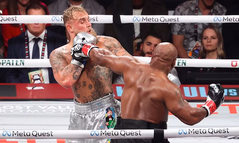 Mike Tyson đấu với Jake Paul tại Sân vận động AT&T ở Arlington, Texas, Mỹ. huyen-thoai-quyen-anh-mike-tyson-vs-jake-paul-013.jpg