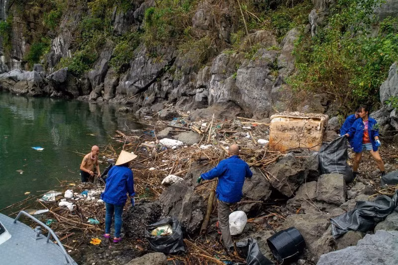 Cô Hà mong rằng, sau bão, người góp của, người góp công, Quảng Ninh sẽ nhanh chóng vượt qua và mạnh mẽ như đã từng! z5857141728329_51956a394539d97d909cac34881d1304.jpg