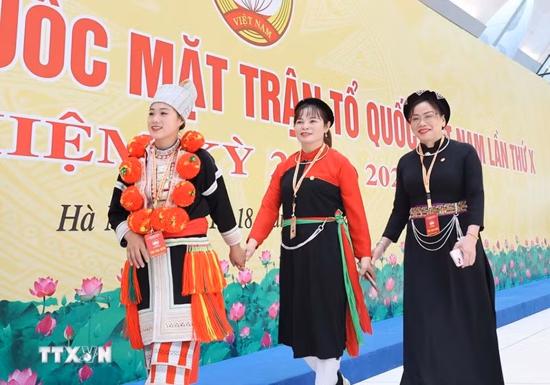 Các đại biểu đến dự Phiên khai mạc trọng thể Đại hội X Mặt trận Tổ quốc Việt Nam. (Ảnh: TTXVN) khai-mac-trong-the-dai-hoi-x-mat-tran-to-quoc-viet-nam-017-5996.jpg