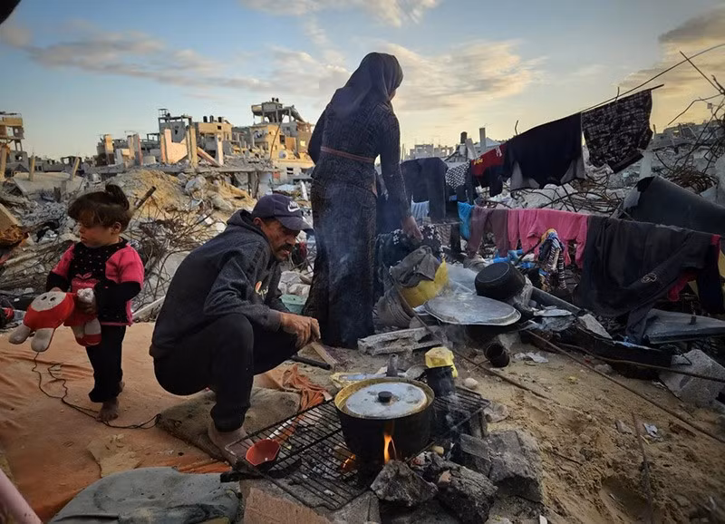 nguoi-dan-tim-thuc-pham-trong-boi-canh-chien-tranh-gaza-08.jpg