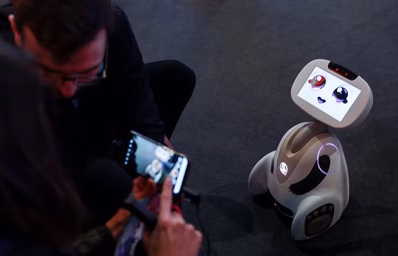 Robot Buddy trong Đại hội Thế giới Di động (MWC) năm 2023 của GSMA tại Barcelona, Tây Ban Nha ngày 28/2/2023. Ảnh: REUTERS su-troi-day-cua-robot-023-7908.jpg