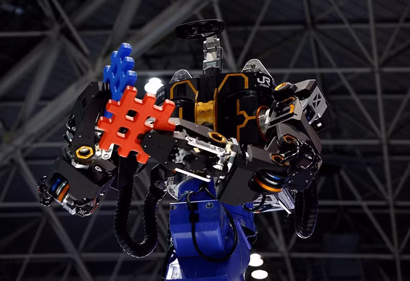 Robot khổng lồ JINKI loại Zero ver.2.0, do Công ty Đường sắt Tây Nhật Bản và công ty cơ sở hạ tầng CNTT Nippon Signal cùng phát triển, được trình diễn tại Tuần lễ Robot Nhật Bản. su-troi-day-cua-robot-04-3822.jpg