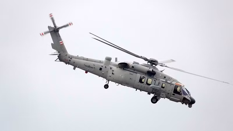 Một chiếc trực thăng Z-20J trình diễn các quy trình huấn luyện thích ứng. Ảnh: VCG/China Daily 2024-airshow-china-07.jpg