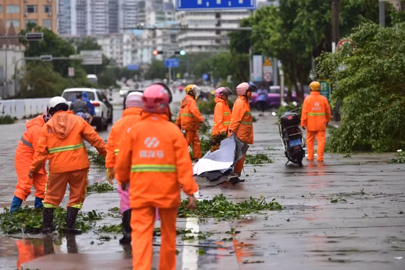 Ngày 7/9, chính quyền địa phương huy động nhân sự tham gia vào các nỗ lực phục hồi và tái thiết sau thảm họa. Hinh-anh-‘chien-truong’-sieu-bao-Yagi-de-lai-Trung-Quoc-8.jpeg