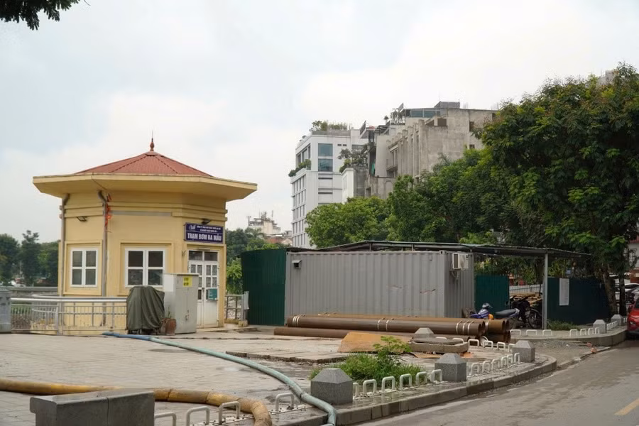 Từ tháng 3/2026, Hà Nội bắt đầu triển khai cải tạo, nâng cấp 6 trạm bơm hồ nội đô, trong đó có hồ Ba Mẫu nhằm tăng hiệu quả tiêu thoát nước khu vực trung tâm.