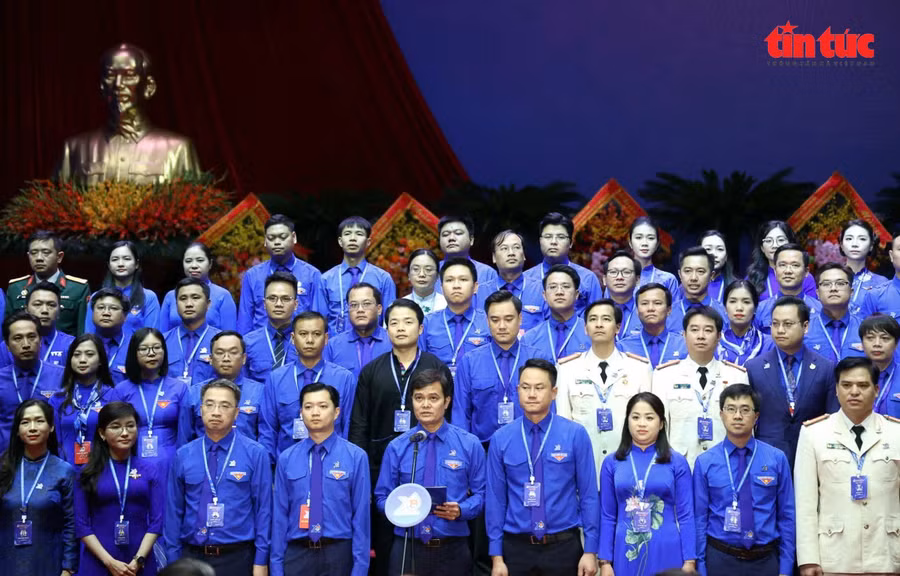 Đồng chí Bùi Quang Huy, Bí thư thứ nhất Ban Chấp hành Trung ương Đoàn TNCS Hồ Chí Minh phát biểu nhận nhiệm vụ.