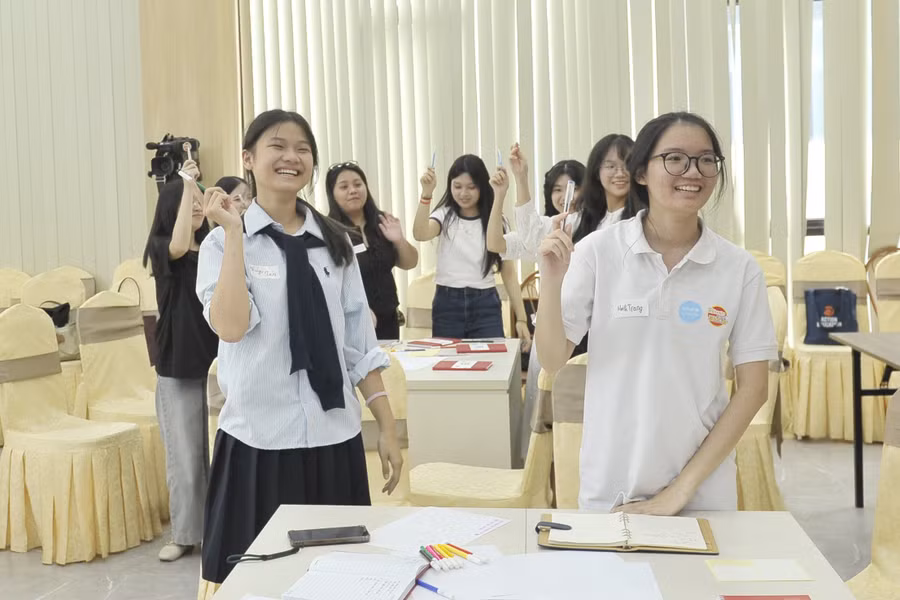 Các chuyên gia chia sẻ kiến thức và kinh nghiệm tại chương trình tập huấn dành cho thành viên Tòa soạn Tiếng Xanh. Các chuyên gia chia sẻ kiến thức và kinh nghiệm tại chương trình tập huấn dành cho thành viên Tòa soạn Tiếng Xanh.