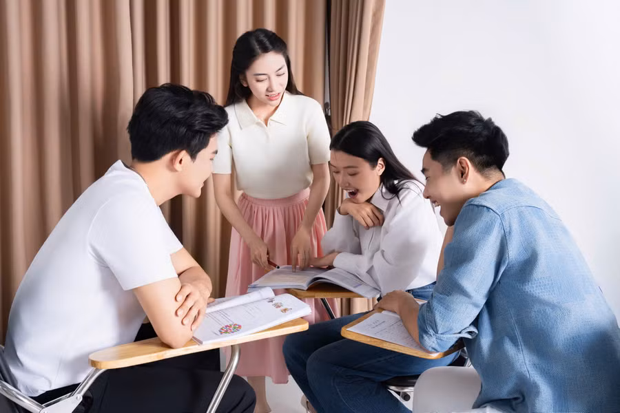 Tiếng Trung SHZ hướng đến đào tạo thực tế, người học sử dụng tiếng Trung tự nhiên trong các tình huống giao tiếp, học tập và làm việc mỗi ngày.