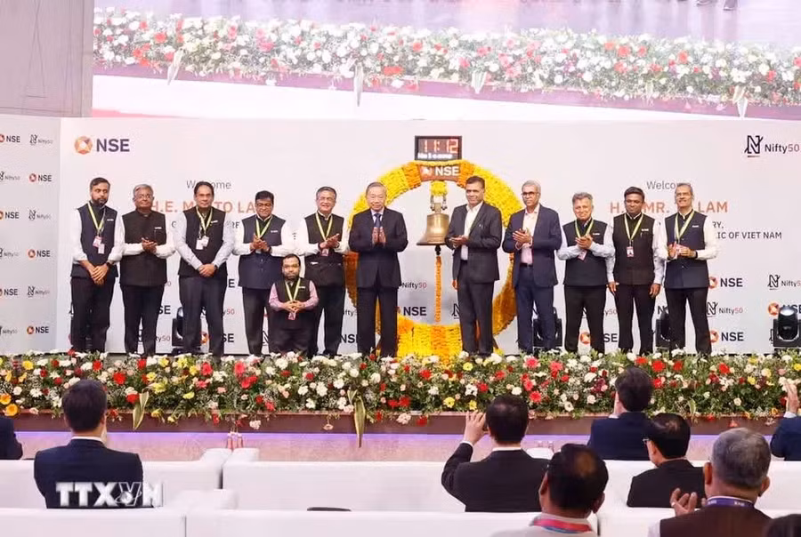Tổng Bí thư, Chủ tịch nước Tô Lâm đến thăm và rung chuông khai mạc phiên giao dịch tại Sàn Giao dịch Chứng khoán Quốc gia Ấn Độ (NSE) - Ảnh: TTXVN