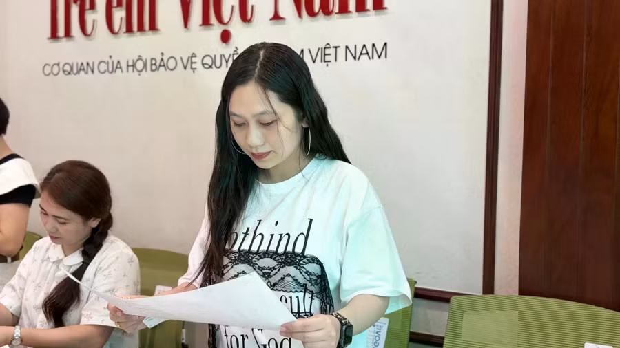 “Tôi đề cao những bài vừa có nội dung ý nghĩa, vừa biết sử dụng ngôn ngữ hội họa để truyền tải cảm xúc và thông điệp tới người xem”, cô Vũ Thị Hạnh Quyên nhấn mạnh.