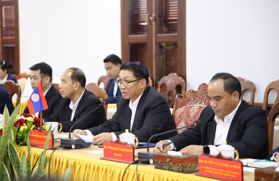 Đồng chí Bun-lươm Mạ-ni-vông, Ủy viên Trung ương Đảng, Bí thư Tỉnh ủy, Chủ tịch HĐND tỉnh, Trưởng Đoàn ĐBQH tỉnh Luông Pha Băng, phát biểu tại cuộc hội kiến.