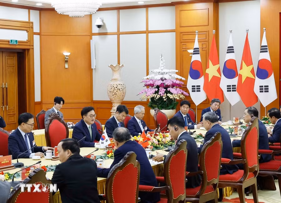 Tổng Bí thư Tô Lâm tiếp Chủ tịch Quốc hội Đại Hàn Dân Quốc Woo Won Shik. (Ảnh: Thống Nhất/TTXVN)