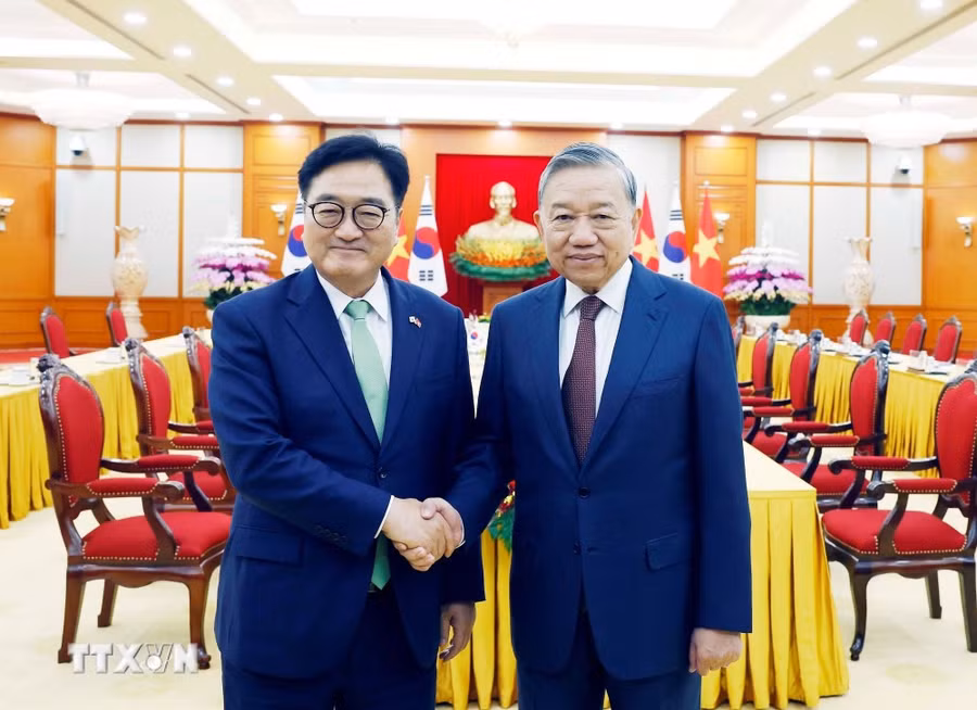 Tổng Bí thư Tô Lâm tiếp Chủ tịch Quốc hội Đại Hàn Dân Quốc Woo Won Shik. (Ảnh: Thống Nhất/TTXVN)