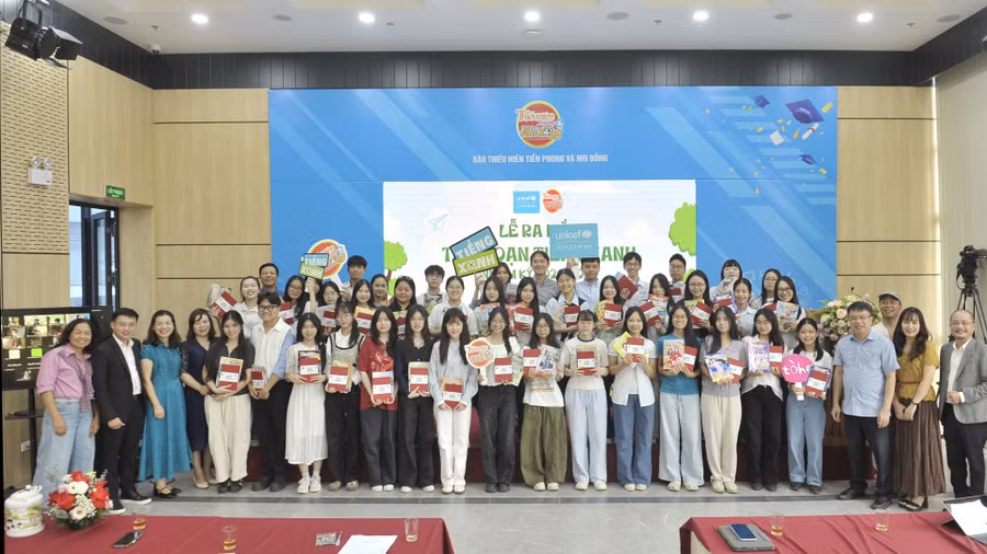 Ban Biên tập Tòa soạn Tiếng Xanh nhiệm kỳ 2026–2027 ra mắt tại chương trình. Ban Biên tập Tòa soạn Tiếng Xanh nhiệm kỳ 2026–2027 ra mắt tại chương trình.