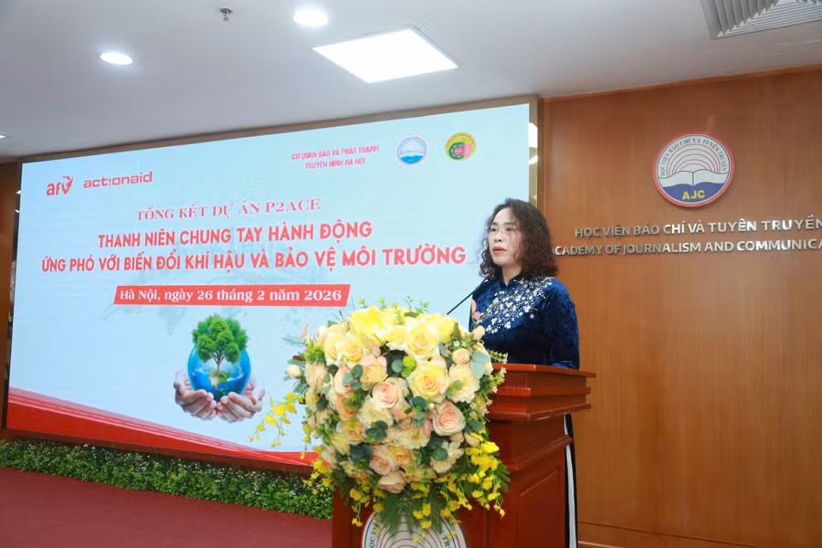 Thạc sĩ Dương Thị Bích, Phó Hiệu trưởng Trường Cao đẳng Kinh tế công nghiệp Hà Nội phát biểu. Ảnh: Phạm Hùng