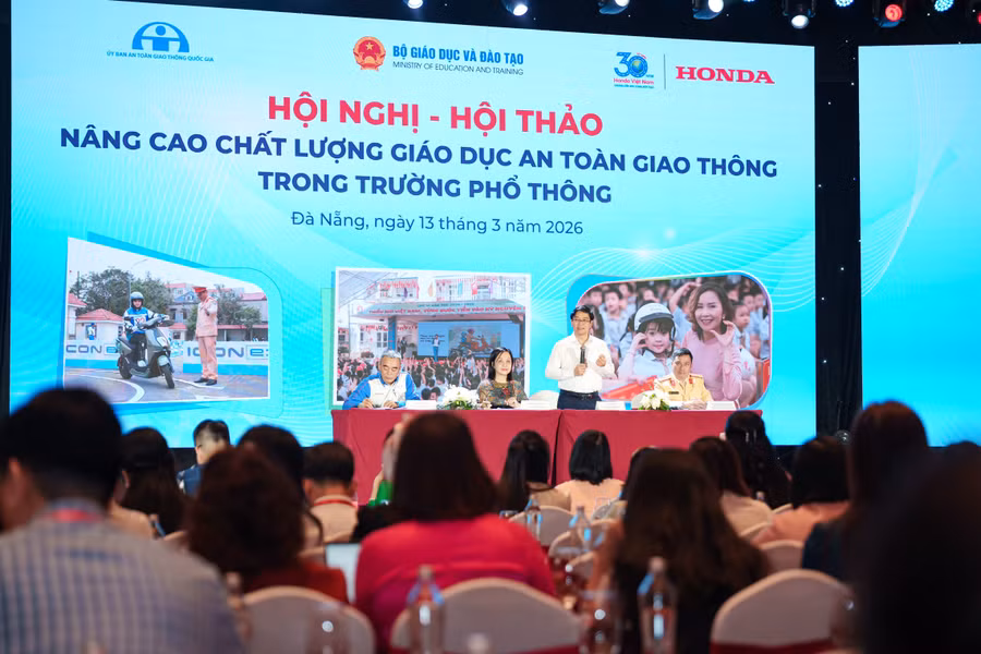 ban-dieu-hanh-chu-tri-hoi-thao.jpg
