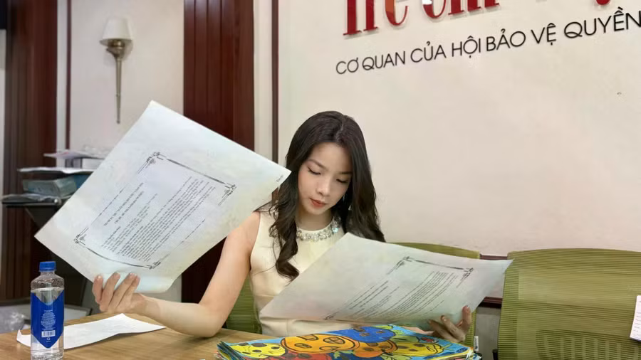 “Đôi khi nhìn tranh mình hiểu theo một cách, nhưng khi đọc thông điệp mới thấy các con có những suy nghĩ rất ý nghĩa”, cô Phương Anh chia sẻ.