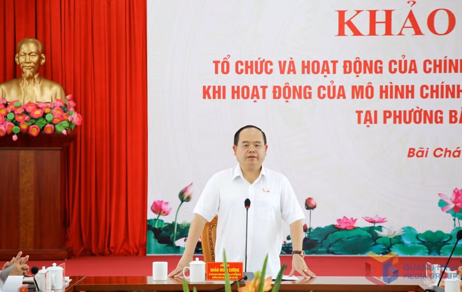 Đồng chí Quản Minh Cường, Ủy viên Trung ương Đảng, Bí thư Tỉnh ủy, Trưởng Đoàn ĐBQH tỉnh phát biểu chỉ đạo tại buổi làm việc của Đoàn khảo sát với Ban Thường vụ Đảng ủy phường Bãi Cháy.