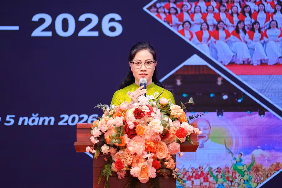 Nhà giáo Ngô Thị Bích Thủy - Bí thư Đảng ủy, Hiệu trưởng Trường tiểu học Dịch Vọng A.
