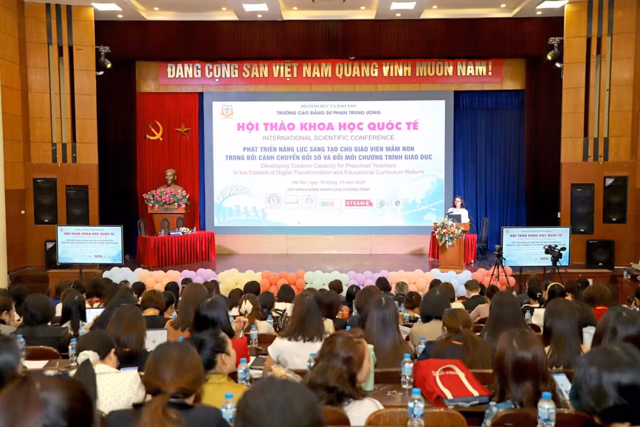 Đại biểu tham luận. img-1164.jpg