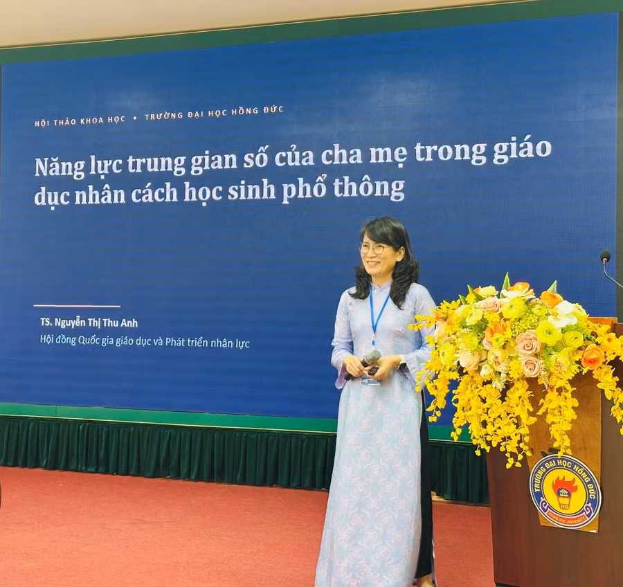 Tiến sĩ Nguyễn Thị Thu Anh - Thành viên Hội đồng quốc gia Giáo dục và Phát triển nhân lực tham luận tại Hội thảo. Ảnh: Nguyễn Minh